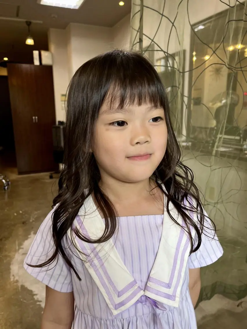 セミロング カット 澤崎 希望のヘアスタイル