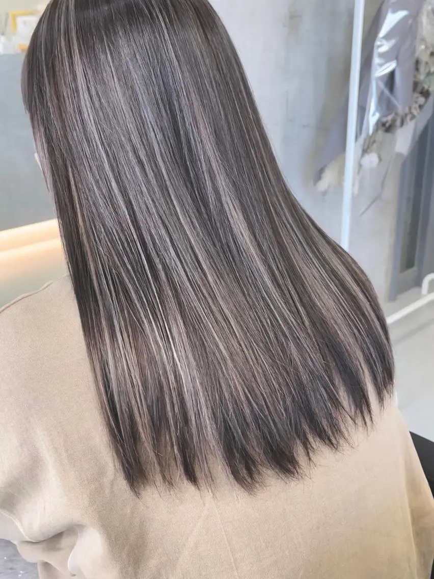 セミロング ハイライト ヘアカラー トリートメント 小林 正樹のヘアスタイル