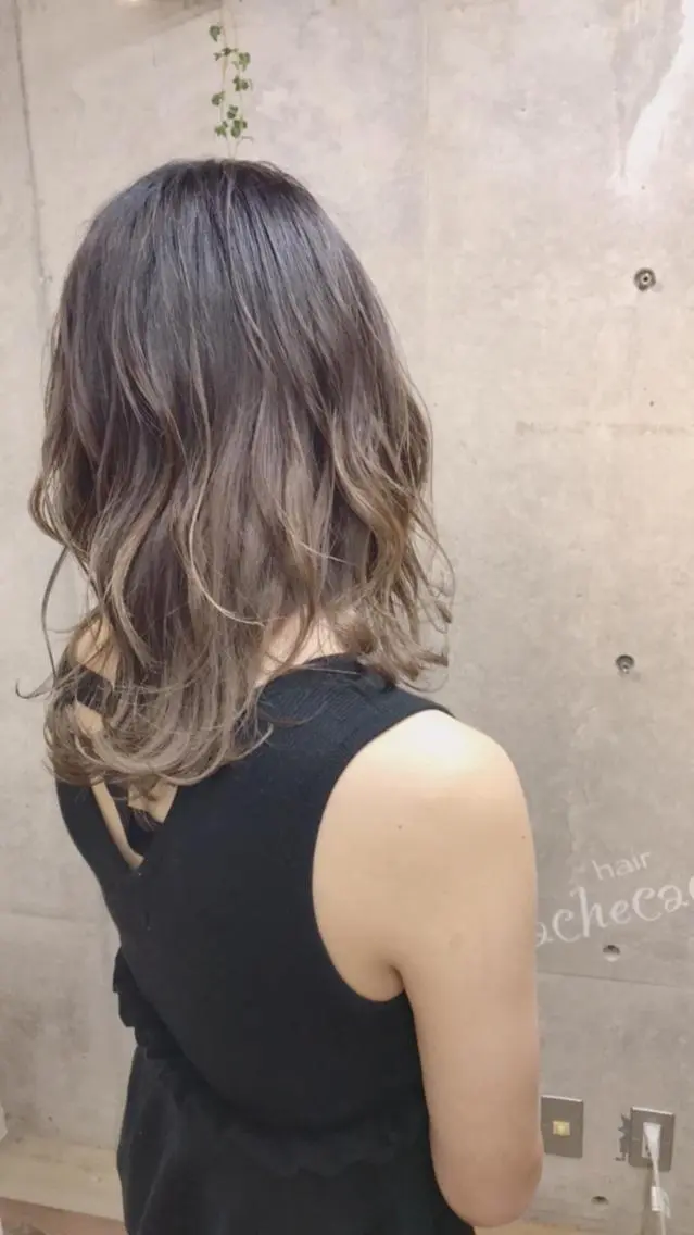 ミディアム カラー 及川 光のヘアスタイル