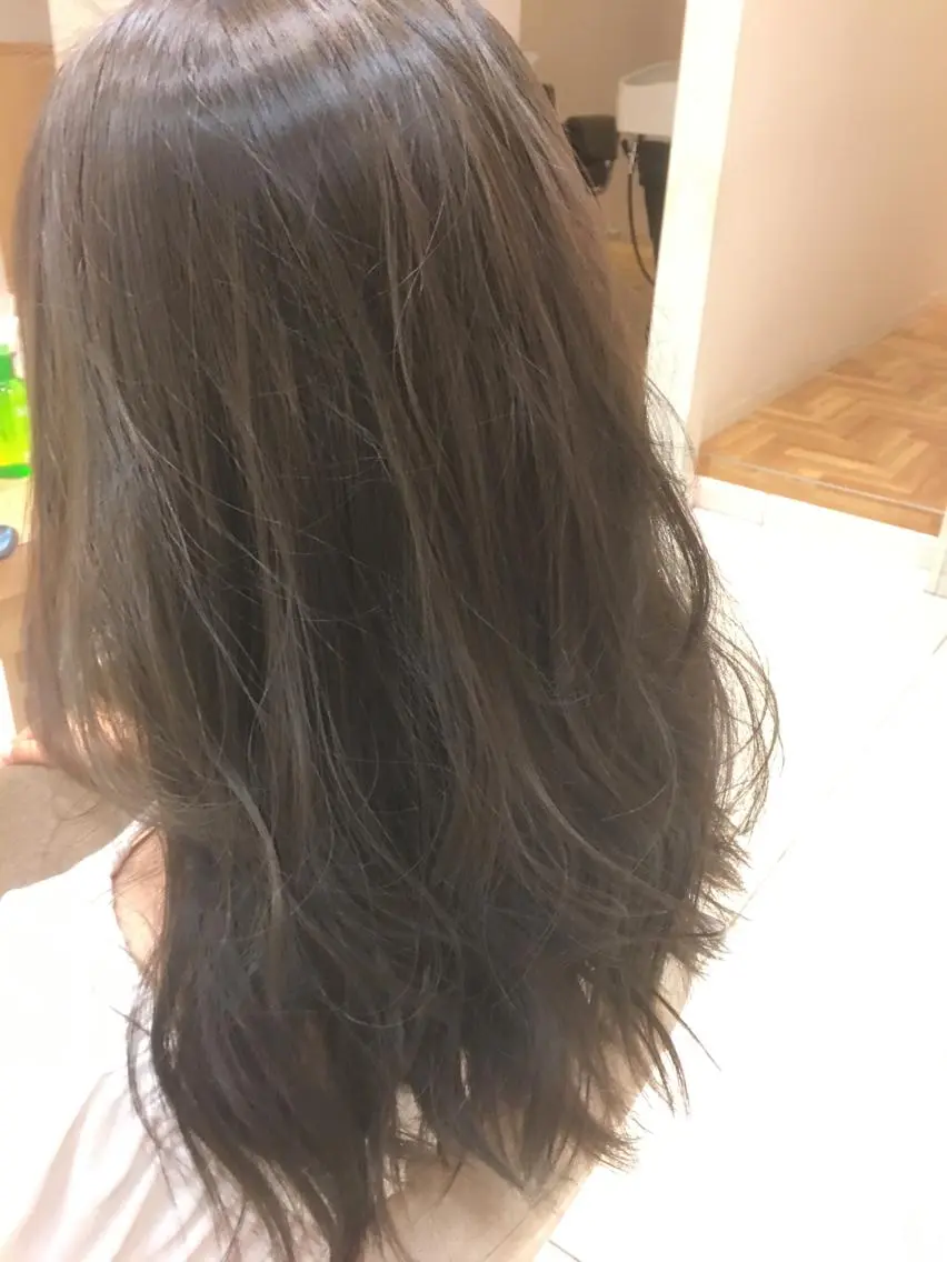 セミロング カラー グレージュ ハイライトカラー ハイライト 小田原NO1 美容師 飯田飛翔のヘアスタイル