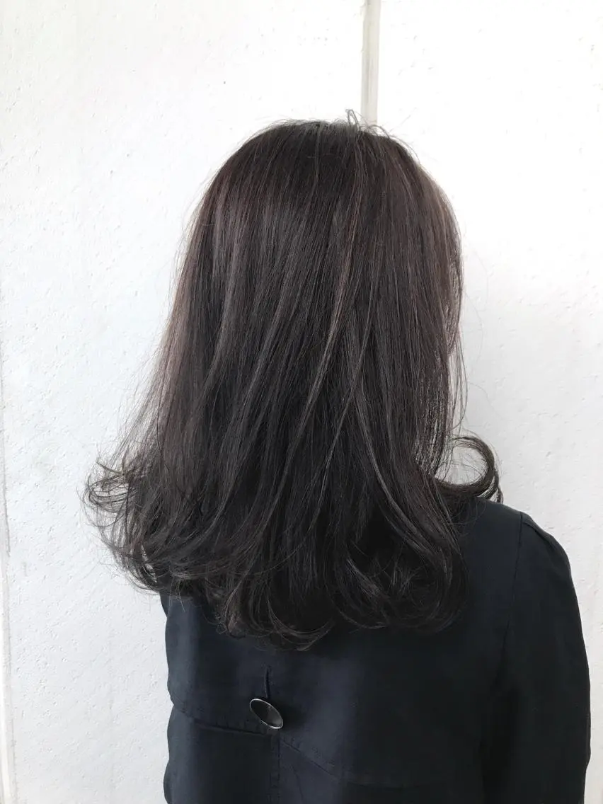 ミディアム カラー パーマ ヘアアレンジ ベージュカラー ハイライトカラー ラベンダーカラー ラベンダーベージュ ハイライト 境 健助のヘアスタイル