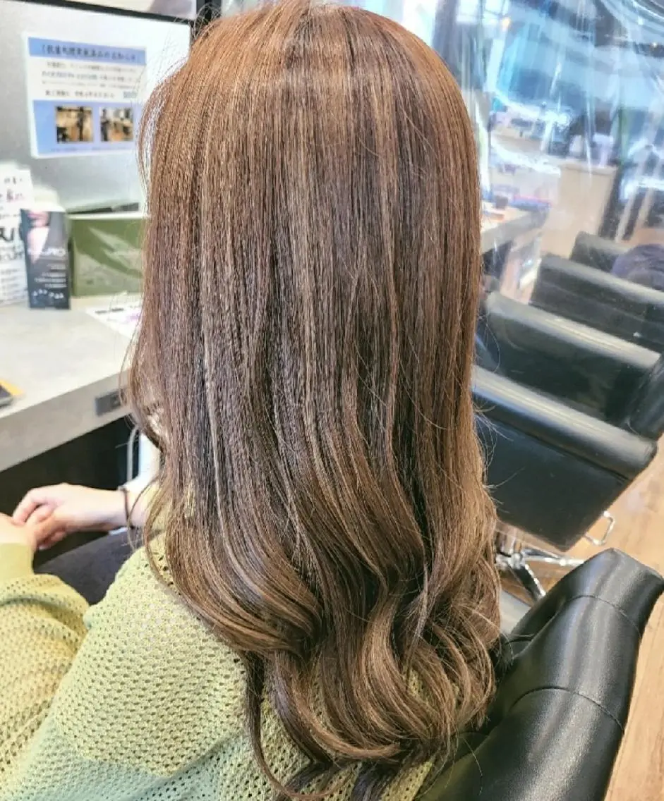 ロング カラー ベージュカラー ハイライトカラー ハイライト ヘアカラー 関口 友菜のヘアスタイル