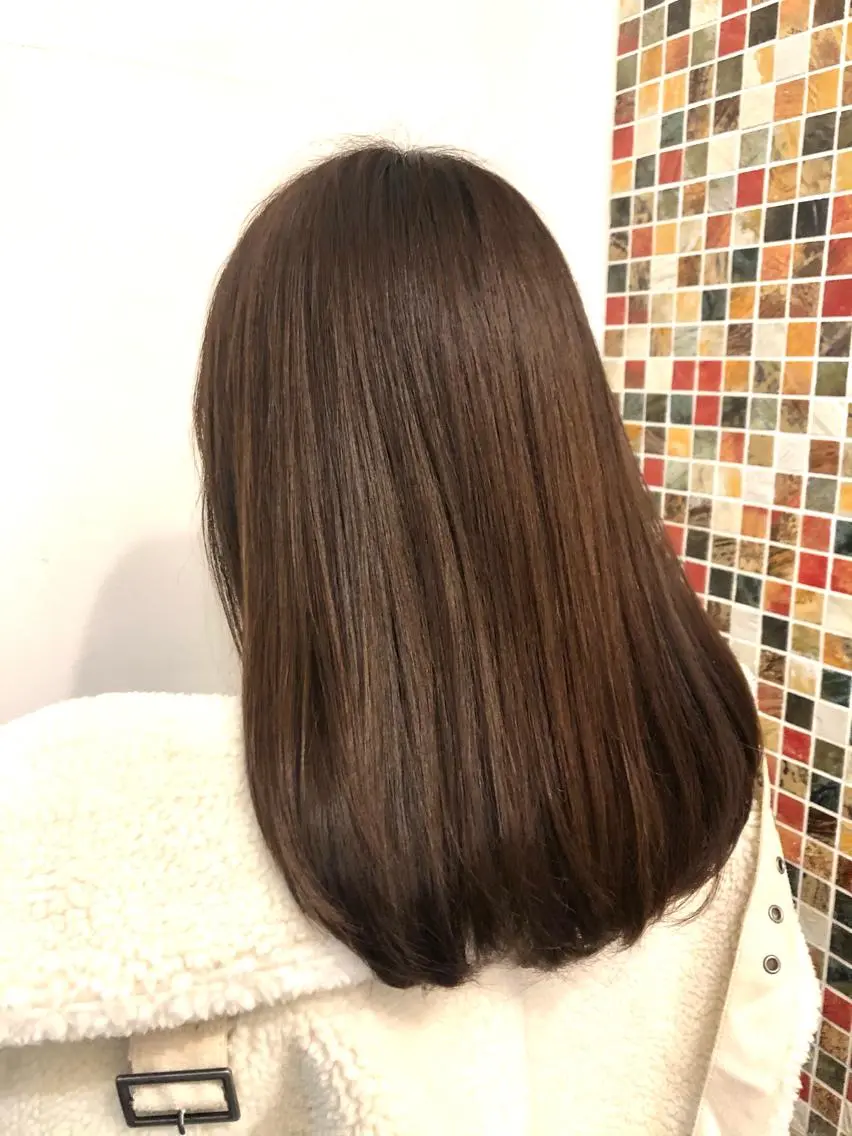セミロング カラー ヘアカラー トリートメント 岩谷 愛依のヘアスタイル