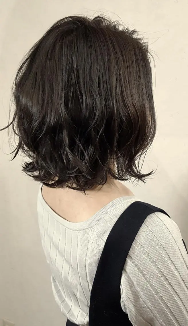 ミディアム カラー アッシュ アッシュグレー 外ハネヘア 🔳髪質改善🔳 岡本陽のヘアスタイル