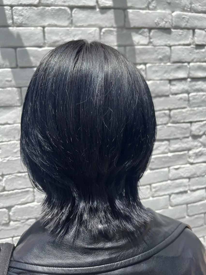 ミディアム カラー 黒髪 ブルーカラー ブルーブラック ウルフカット カット ヘアカラー トリートメント 🌈透明感カラー🌈 🌟吉田祐介🌟のヘアスタイル