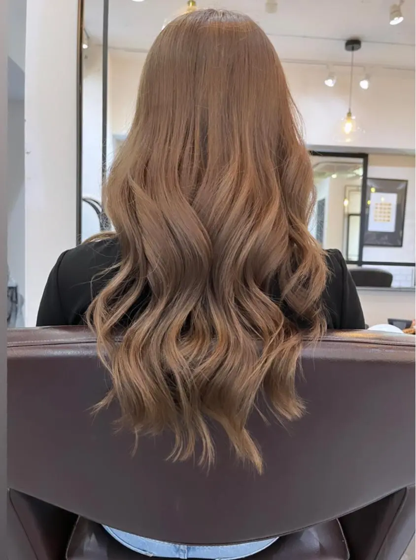 ロング カラー ヘアアレンジ ベージュカラー ブリーチ ヘアカラー ハイトーンカラー 🦋yuri🦋のヘアスタイル