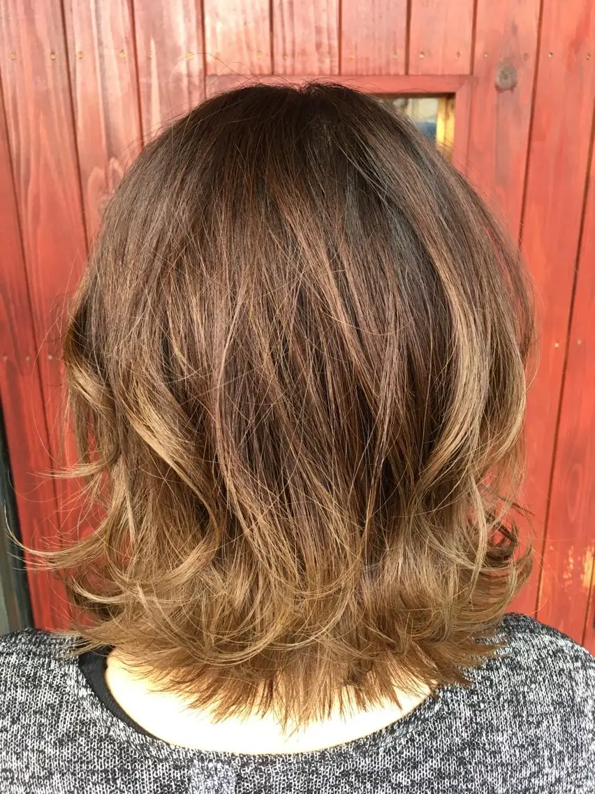 ミディアム カラー バレイヤージュ イルミナカラー レイヤーカット カット ヘアカラー トリートメント plaatje 義見のヘアスタイル