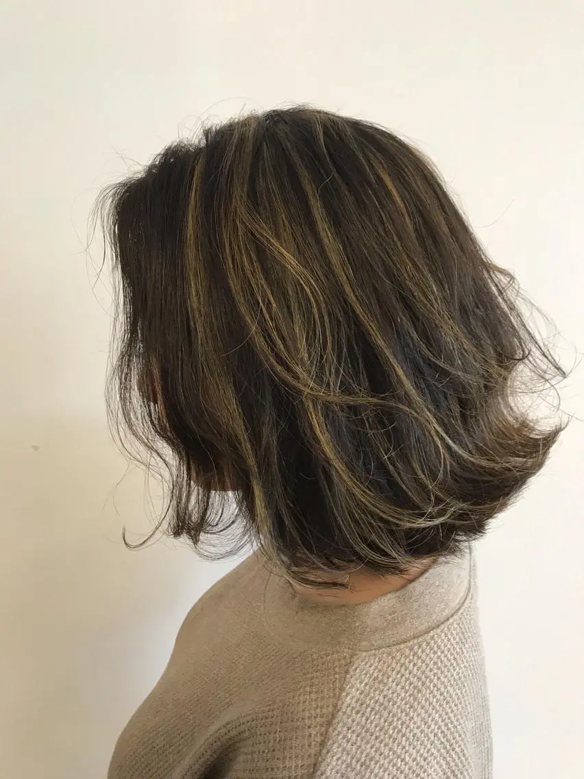 ショート カラー デザインカラー ハイライトカラー ボブ ハイライト 外ハネヘア カット ヘアカラー トリートメント デザインカラー🌈 高木リョウのヘアスタイル