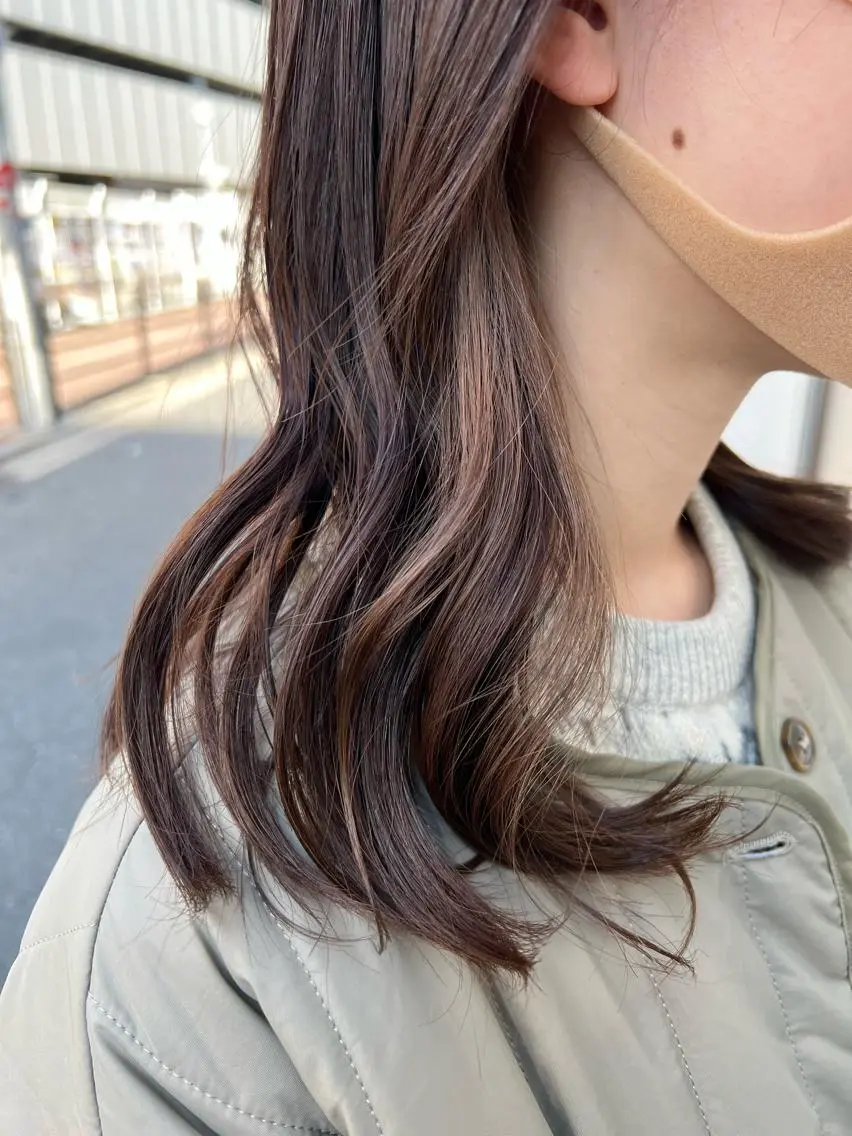 ロング カラー イヤリングカラー ，comma momoka🪄のヘアスタイル