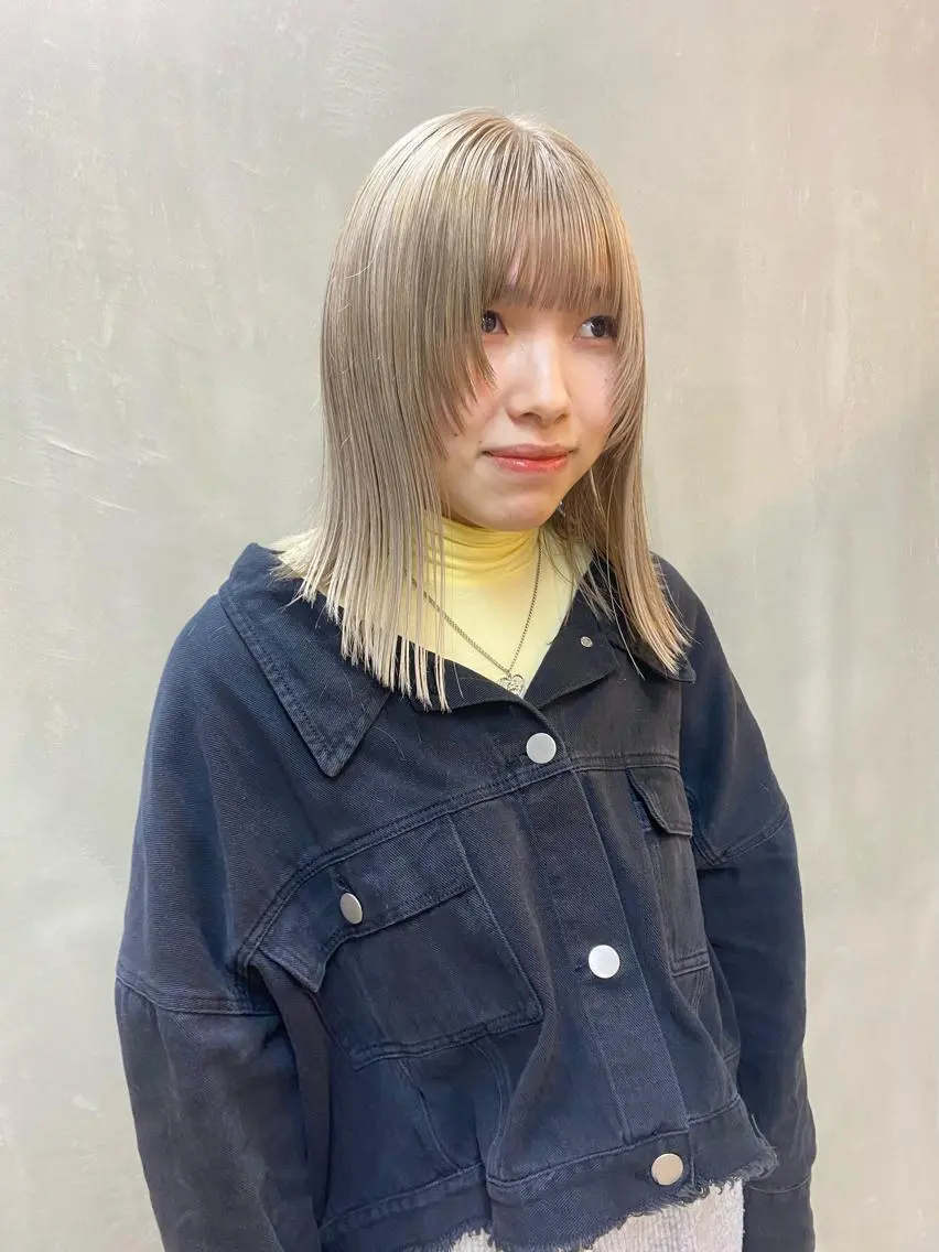 ミディアム カラー パーマ ヘアアレンジ ブリーチ ブロンド ピンクカラー 顔まわりレイヤー レイヤーカット デザインカラー/ボブ ブリーチカラー/ユリのヘアスタイル