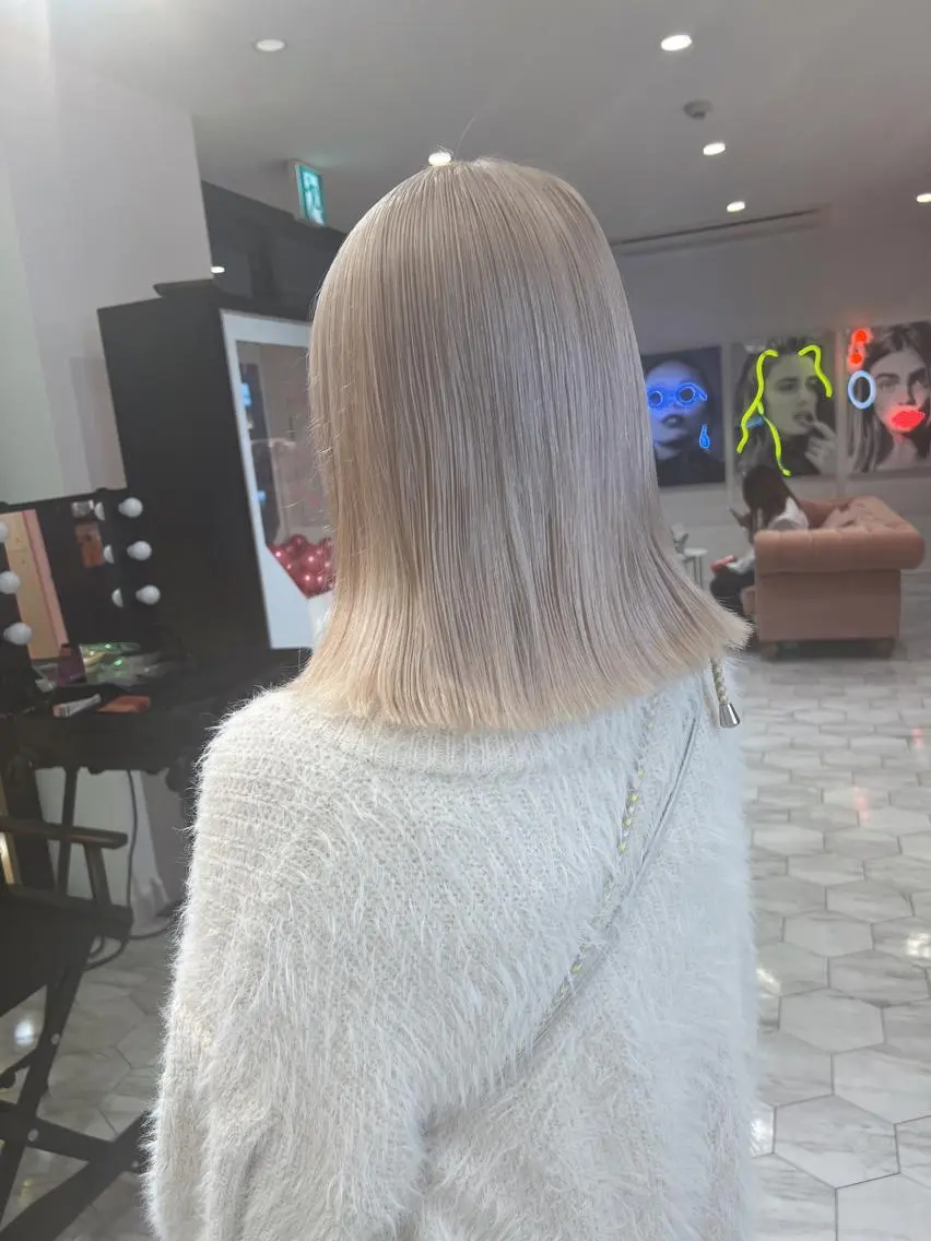 カラー ベージュカラー ブリーチ ミルクティーベージュ 内藤 万季人のヘアスタイル