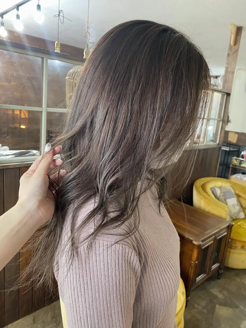セミロング カラー miloc🫧 MOMOYOのヘアスタイル