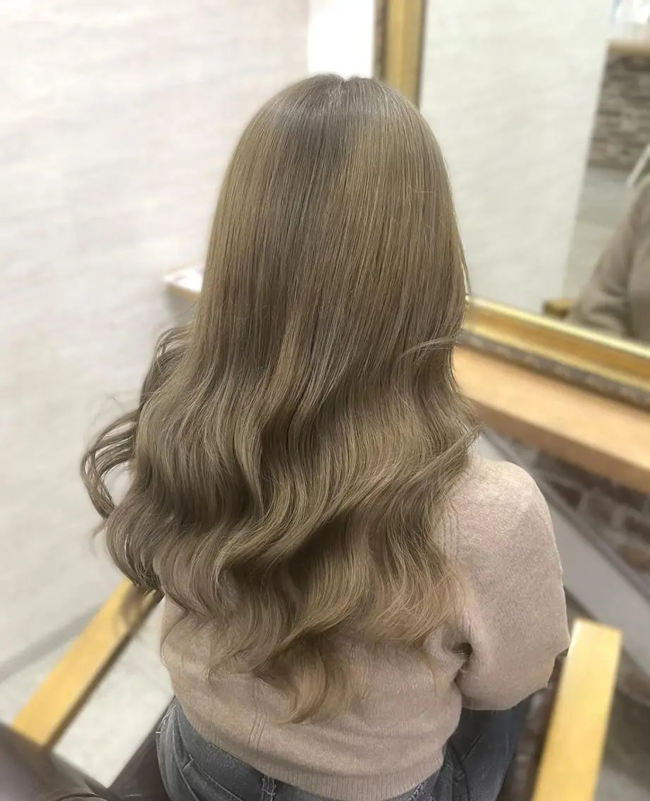 ロング カット ヘアカラー トリートメント 透明感カラー/艶髪/ ハイトーン/栄/谷崎のヘアスタイル