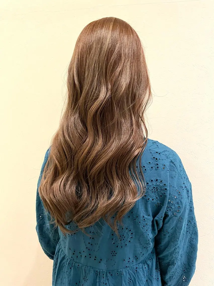 カラー 新谷 玲日のヘアスタイル