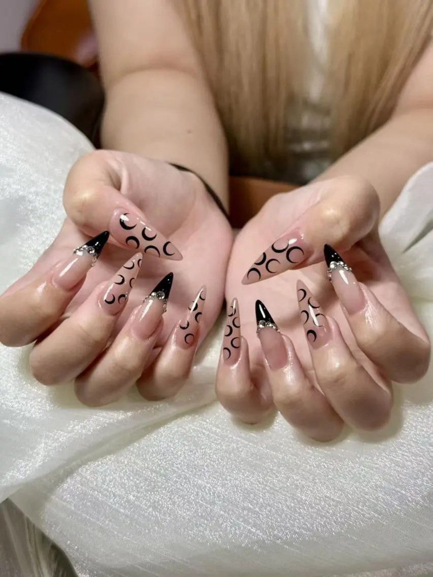 ネイル フレンチネイル ジェルネイル ガラスフレンチ 韓国ネイル マグネットネイル ハンドネイル ハンドケア The Nail 新大久保店のネイルデザイン