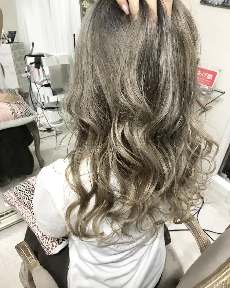 ロング カラー ヘアアレンジ ブリーチ See by merの眉毛・アイブロウイメージ