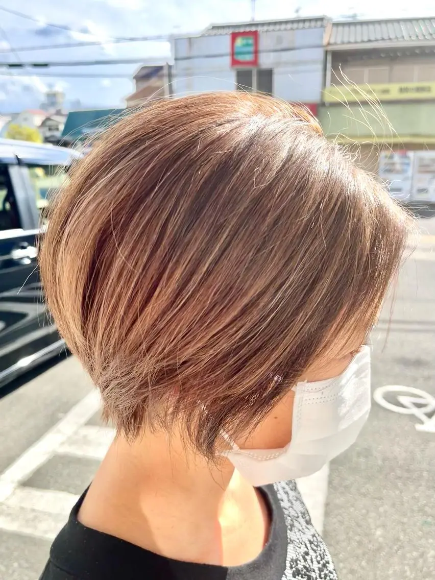 ショート カラー ハイライトカラー ハイライト カット ヘアカラー 保子 祐里香のヘアスタイル