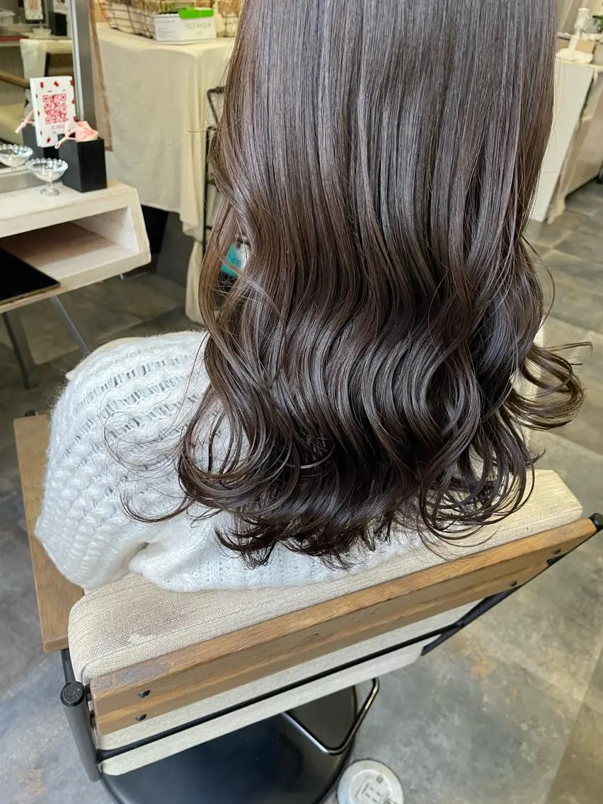 セミロング 吉村 夏椰のヘアスタイル