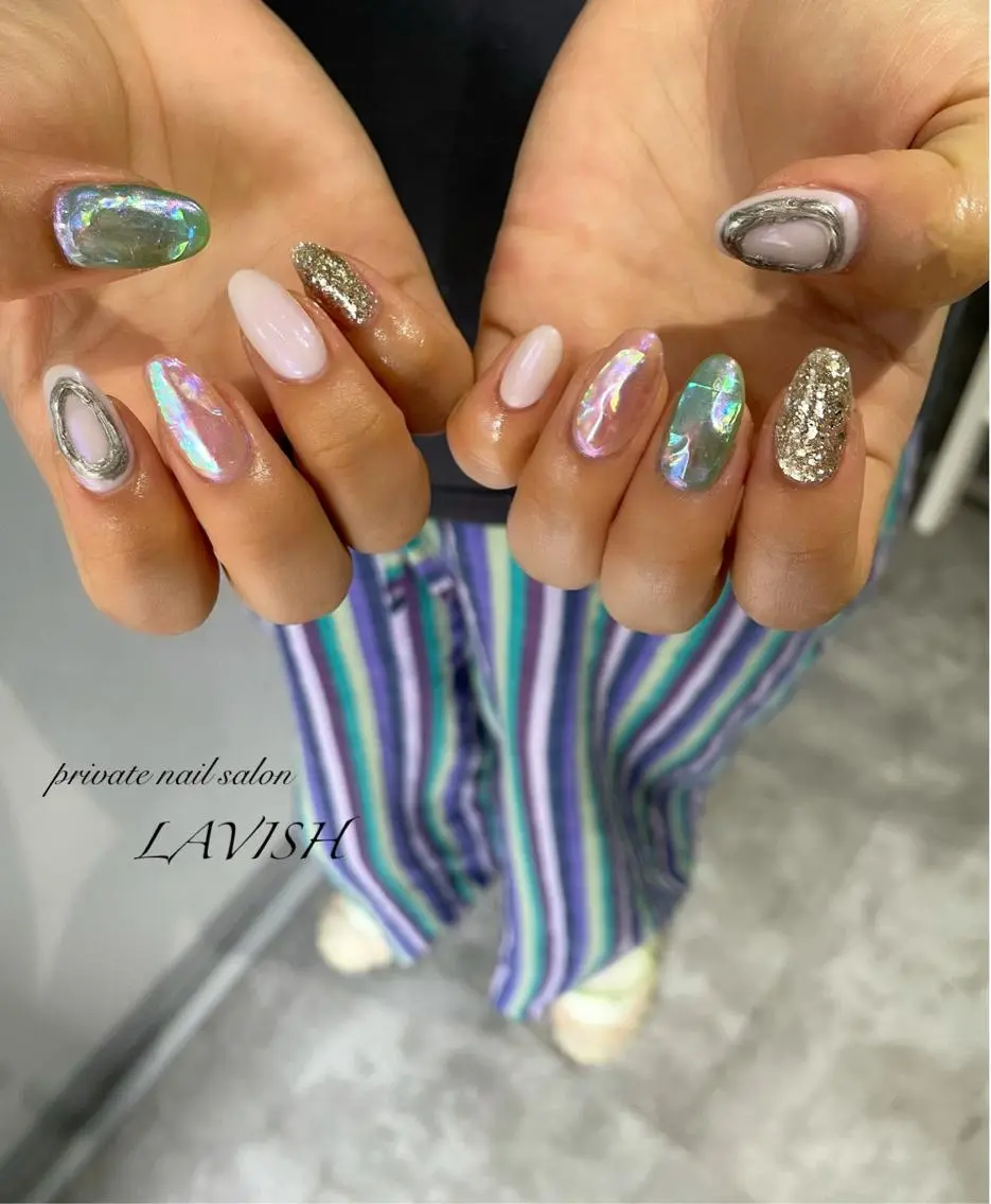 ネイル LAVISH 大和店 emi・:*+のネイルデザイン