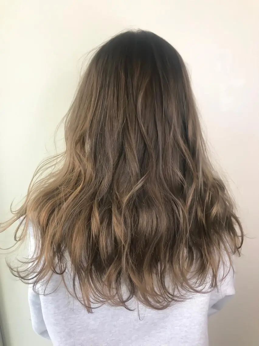 ロング カラー ベージュカラー 透明感カラー カット ヘアカラー トリートメント 🎊ルービック 京橋店💛のヘアスタイル