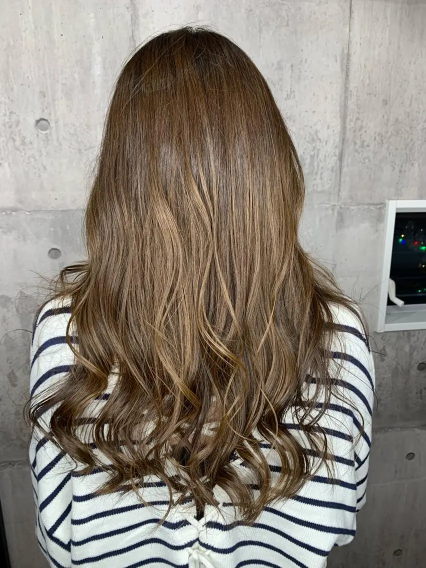 セミロング yoshihara yuukiのヘアスタイル