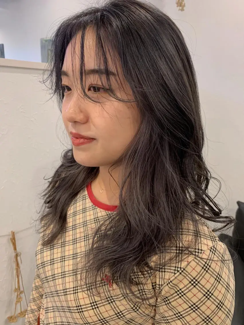 セミロング カラー 黒髪 ブルーカラー ブルーブラック シルバー ヘアカラー m ā l o.🌷 サカモトマイコのヘアスタイル