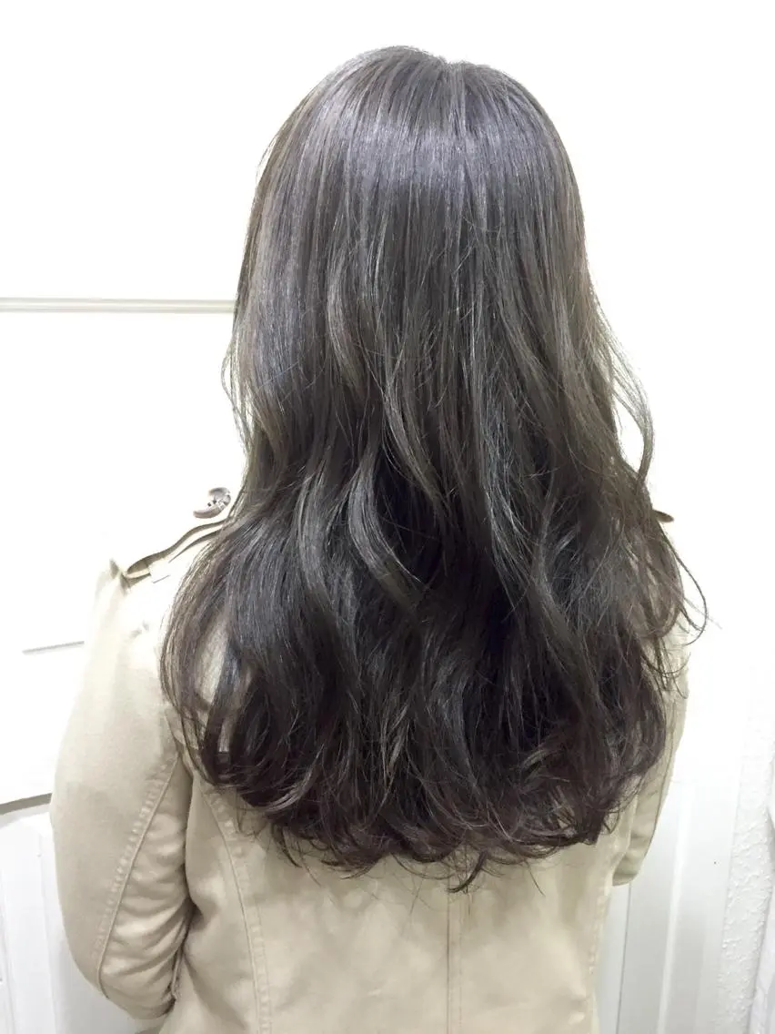 セミロング ロング カラー グレージュ 若杉 諒のヘアスタイル