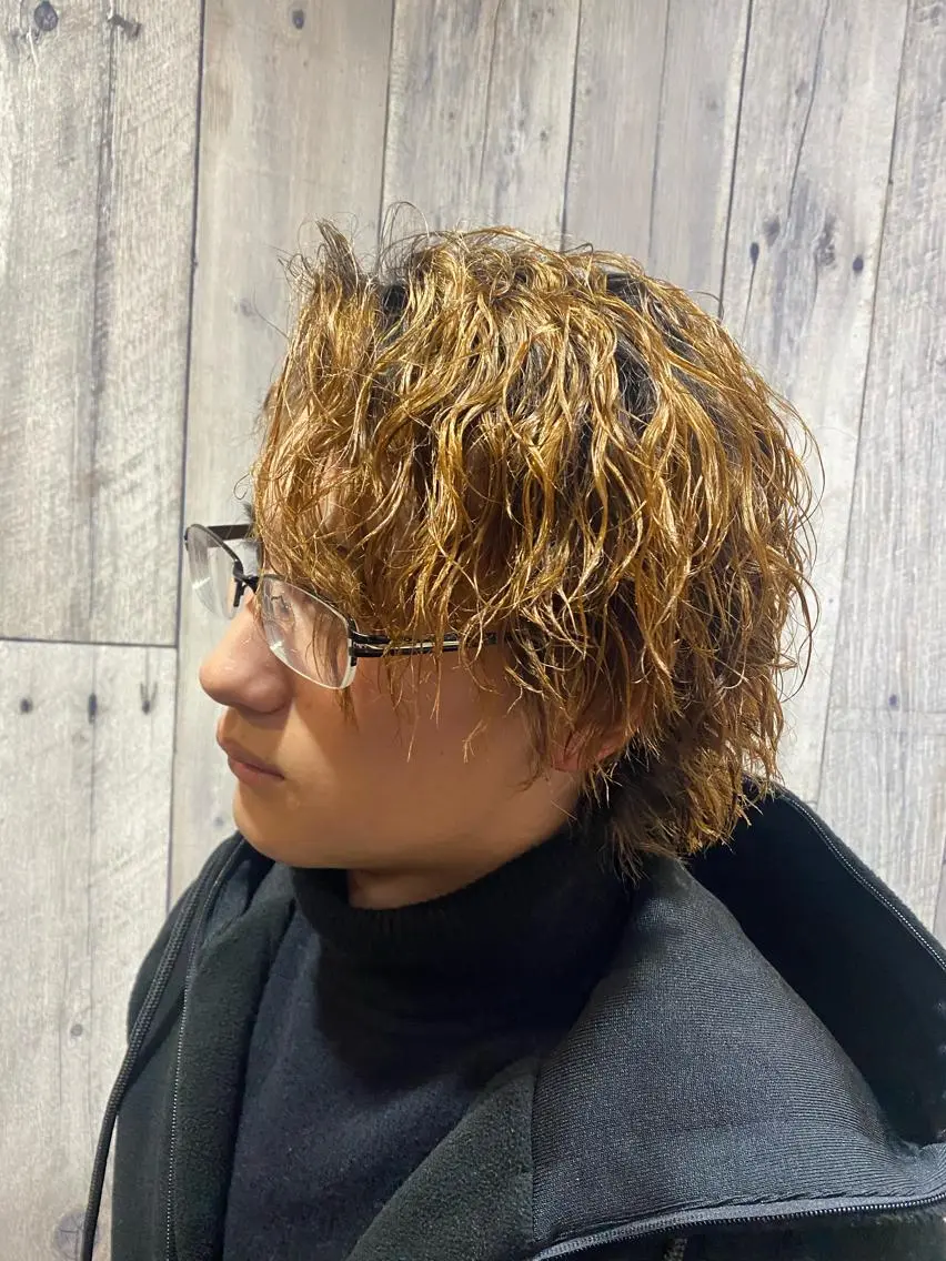 セミロング カラー パーマ メンズ メンズブリーチ メンズパーマ セミロングパーマ ブリーチ スパイラルパーマ 渋谷【メンズ職人】 ツイスパ・メッシュのヘアスタイル