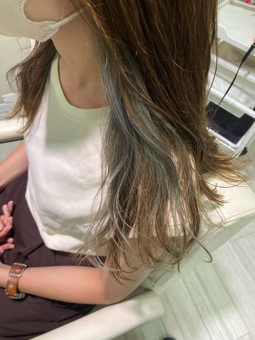 ロング カラー インナーカラー 坂口 愛のヘアスタイル