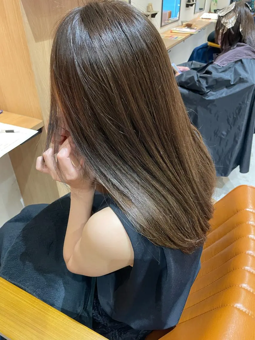 ロング シモダ クルミのヘアスタイル