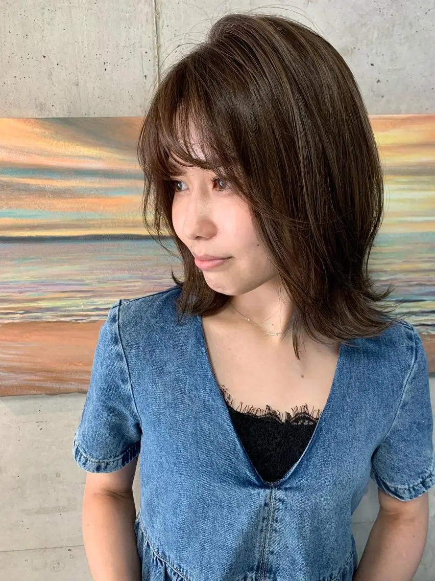 ミディアム カラー 天使の羽バング・フェザーバング カット ヘアカラー トリートメント Beach 代表 KENTAのヘアスタイル