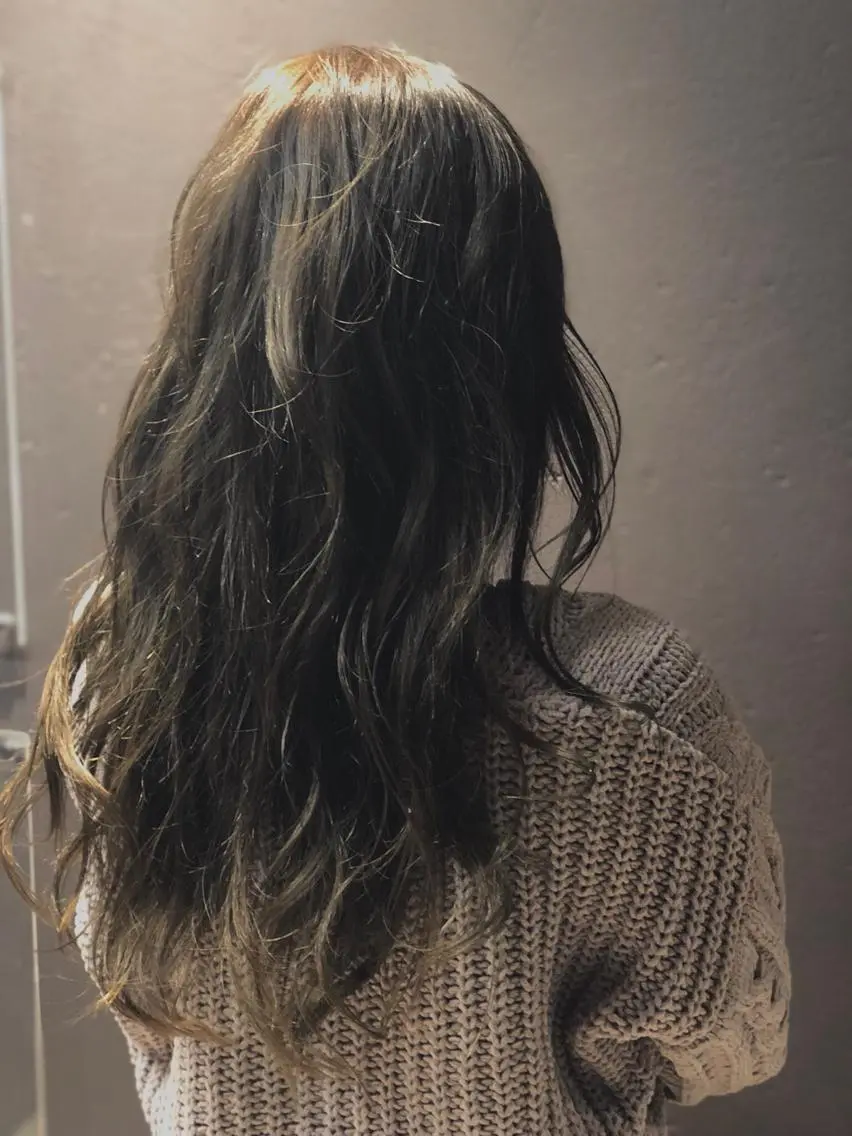 ミディアム カラー レイヤーカット 小山 悠のヘアスタイル