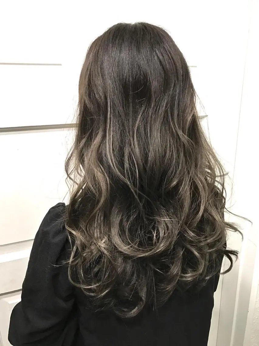 ロング カラー ブルーカラー グラデーションカラー シルバー 若杉 諒のヘアスタイル
