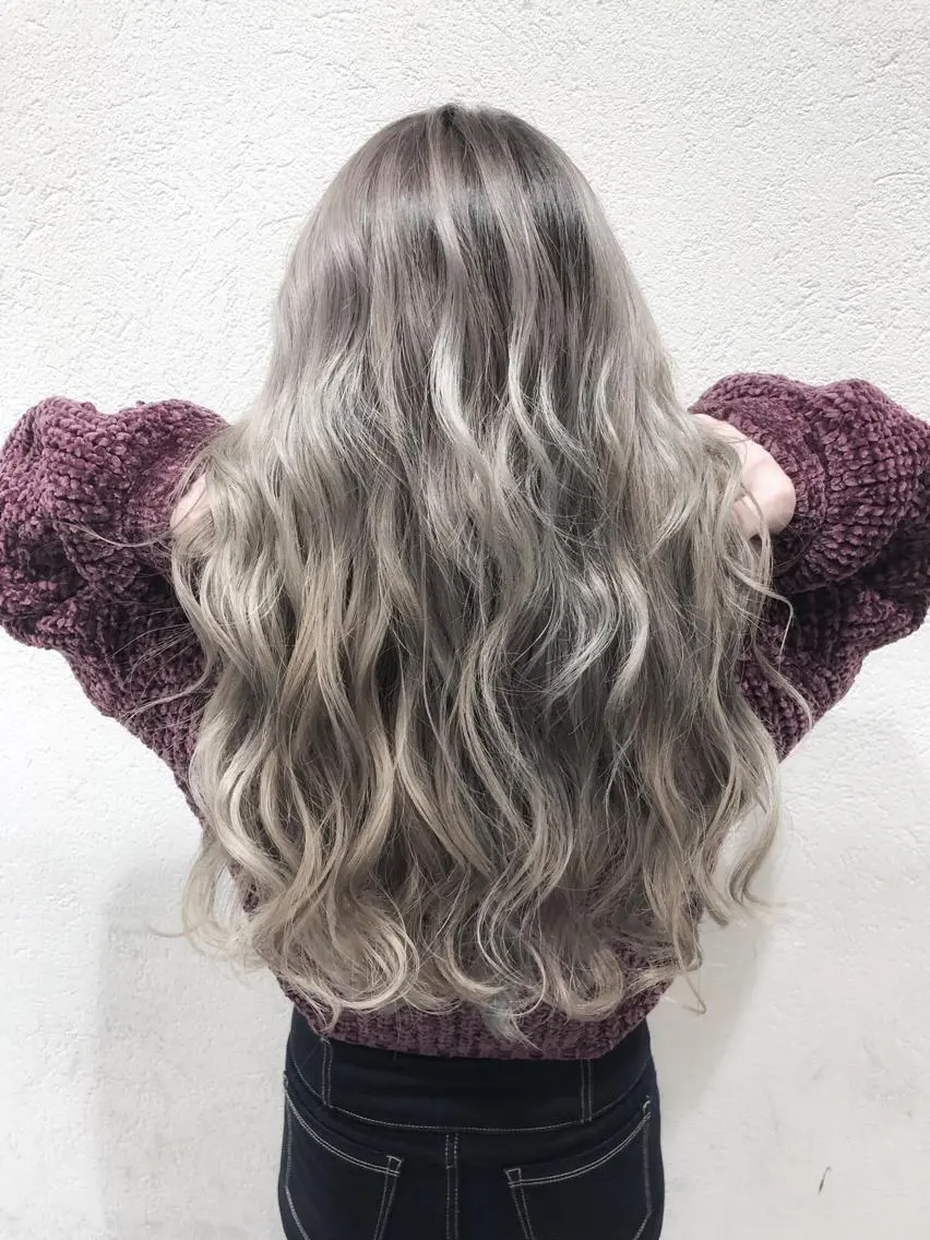 ロング カラー バレイヤージュ レイヤーカット biscohair 髪にドラマを。のヘアスタイル