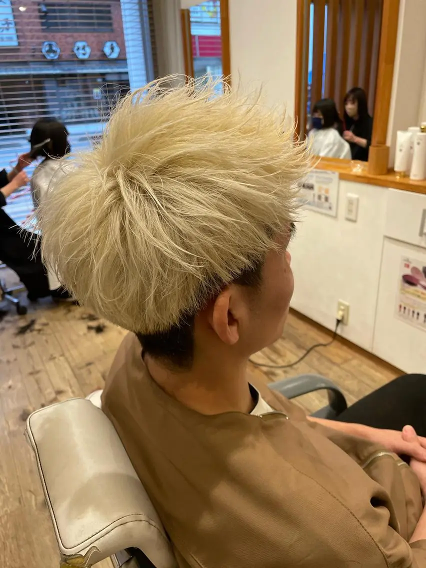 ショート カラー メンズ アップバング メンズハイライト ハイライトカラー ハイライト ショートヘア カット ヘアカラー ROSSO北赤羽 アラカワのヘアスタイル