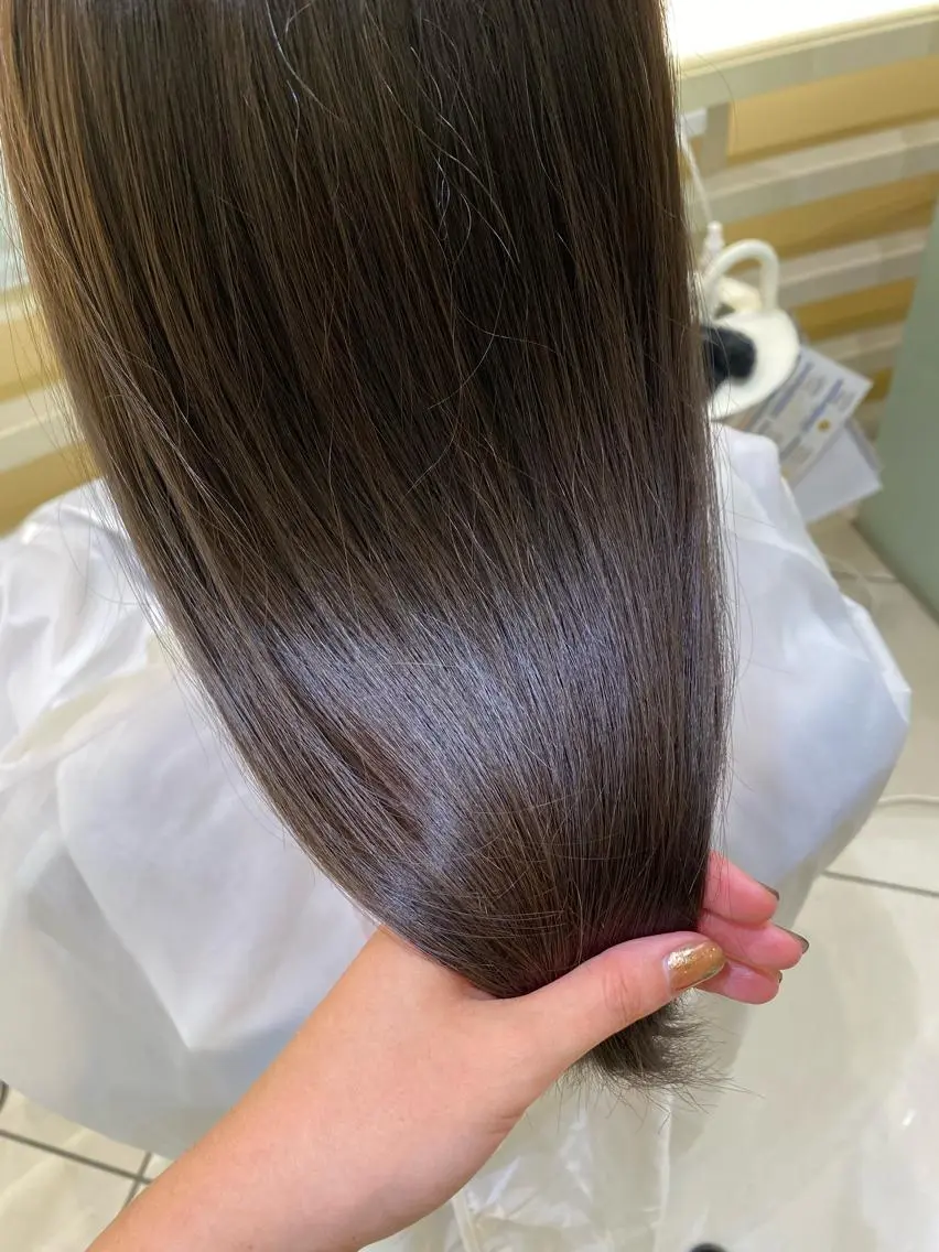 セミロング カラー グレージュ レイヤーカット/ ハイライト　千咲季のヘアスタイル