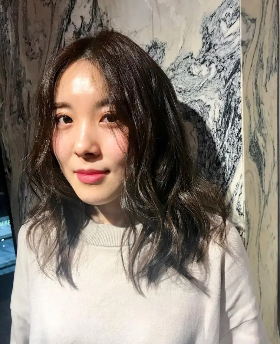 ロング カラー ブリーチ 透明感カラー グレージュ ブリーチなしカラー 藤井 さと実のヘアスタイル