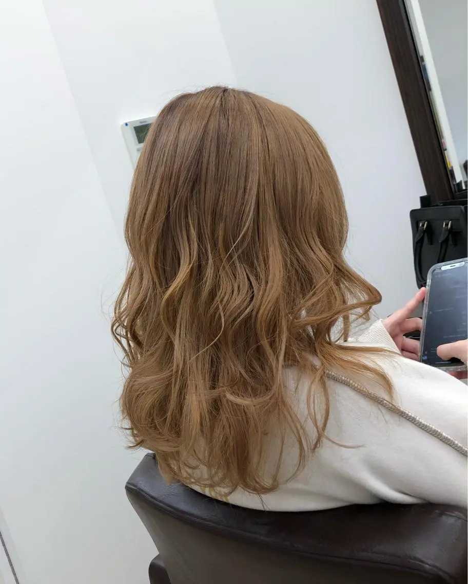 セミロング カラー ベージュカラー ミルクティーベージュ 渋谷/フェード/ 國分 翔のヘアスタイル