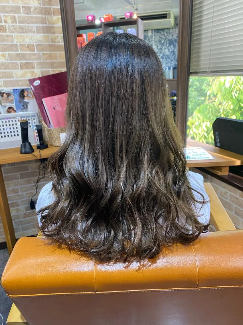 ロング アッシュ 美髪ヘア 🤍erikaのヘアスタイル
