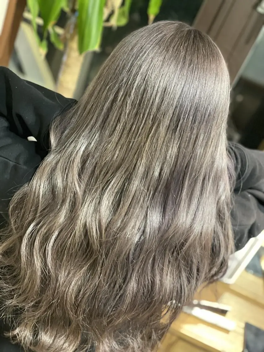ロング カラー ブリーチ グレージュ ハイトーンカラー ヘアカラー トリートメント ハイトーン得意😍 Lumiereのヘアスタイル