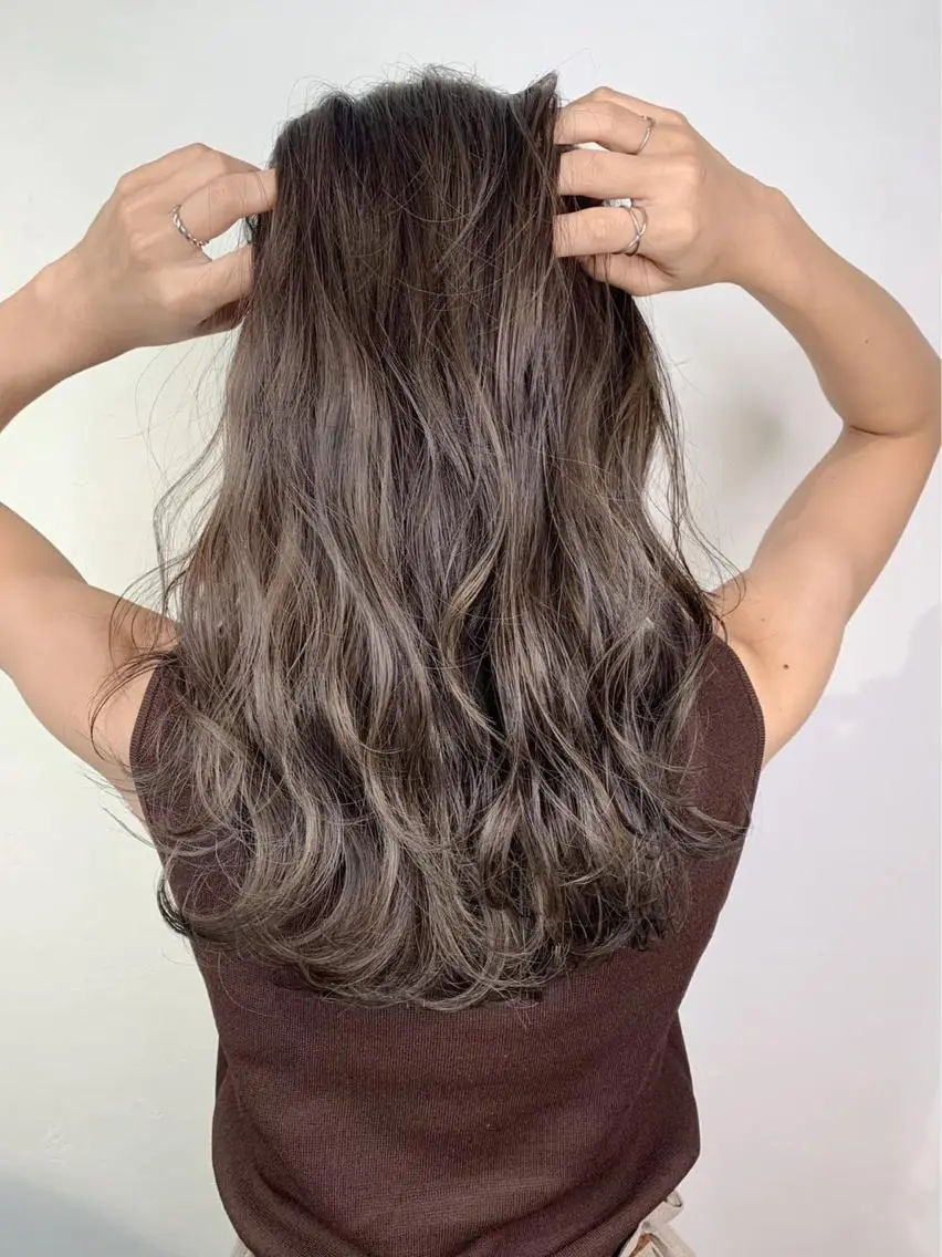 セミロング カット ヘアカラー トリートメント アンダーバーホワイト 堺東店のヘアスタイル