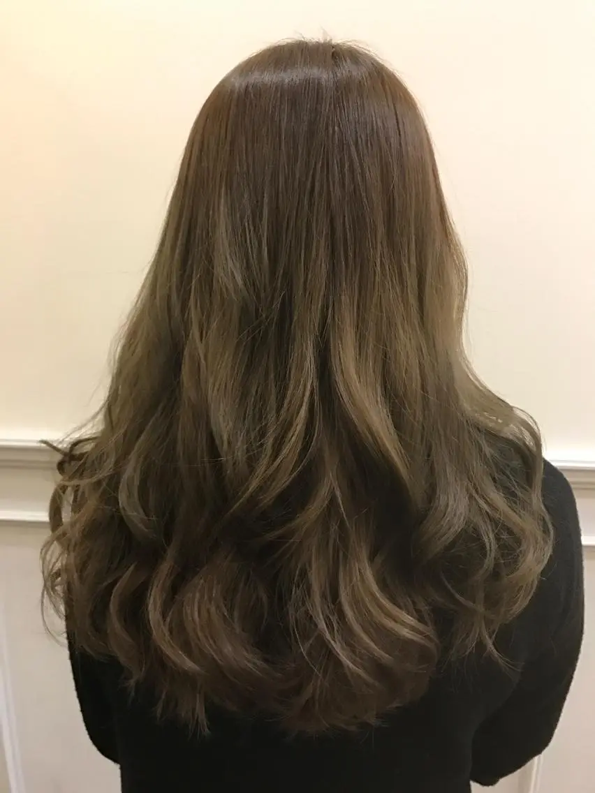 ロング カラー ブリーチ ブリーチなしカラー ひろせ かなのヘアスタイル