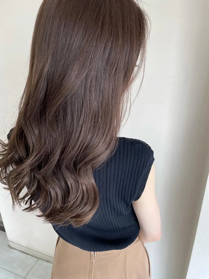 ロング カラー アッシュ ベージュカラー 金井愛華 【monolith】のヘアスタイル