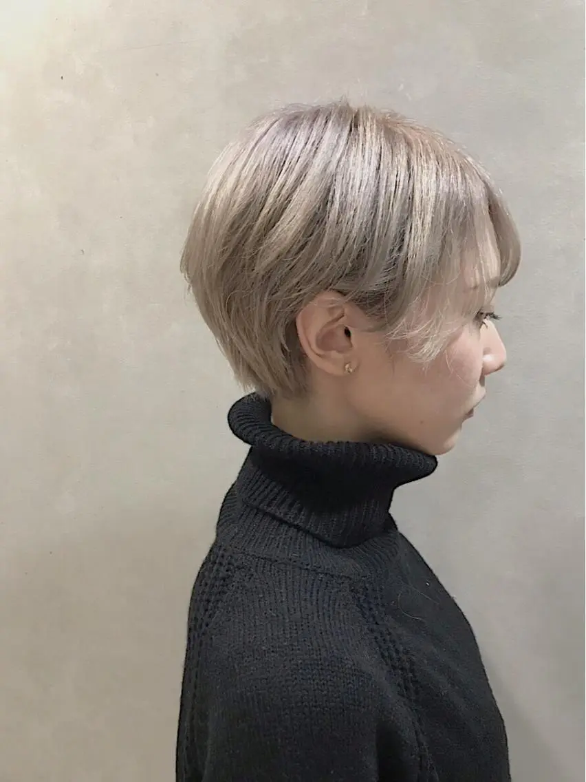 ショート カラー ベージュカラー ホワイトベージュ ヘアカラー トリートメント lani ブリーチ /ダブルカラーのヘアスタイル