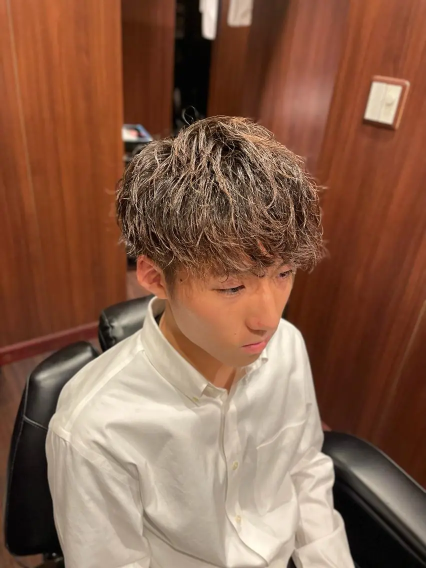 ミディアム カラー パーマ ヘアアレンジ メンズ ミディアムパーマ メンズパーマ ツイストスパイラルパーマ スパイラルパーマ ガンバレ原田 航海のヘアスタイル