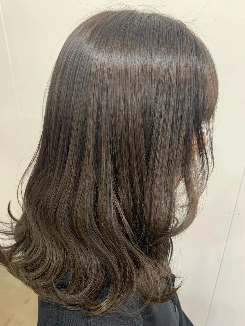 セミロング RINKA 琳茄のヘアスタイル