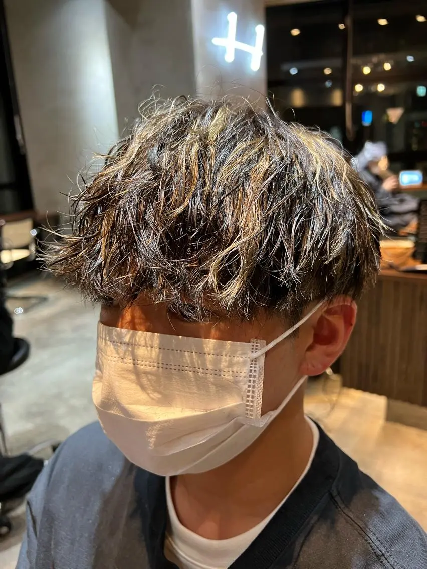 ショート パーマ メンズ カット パーマ トリートメント 波巻きスパイラルパー マ/シャドウパーマ駿のヘアスタイル