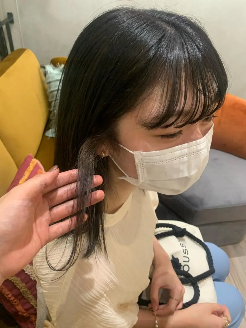 ミディアム カラー ヘアアレンジ インナーカラー 本間 結衣のヘアスタイル