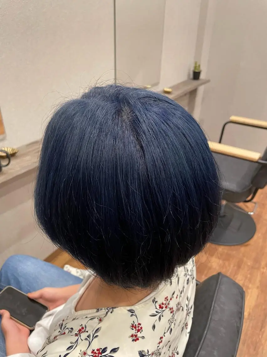 ショート カラー ブルーカラー ネイビーカラー ヘアカラー トリートメント 鵜飼 真伍のヘアスタイル