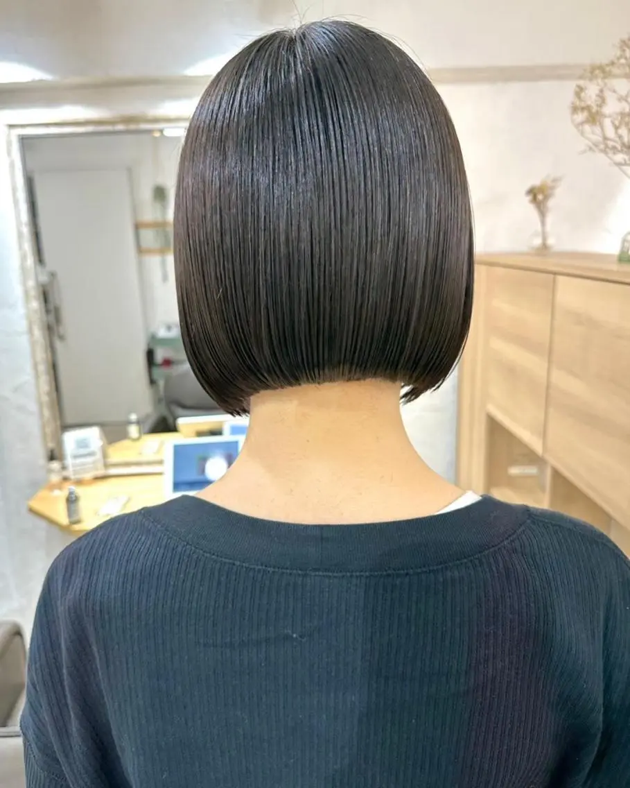ショート カラー パーマ 切りっぱなしボブ 前下がりボブ ショートボブ 黒髪 イヤリングカラー 髪質改善 縮毛矯正/ レイヤー/銀座/本木のヘアスタイル